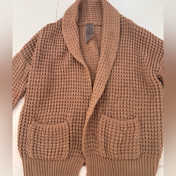 Oversized OS champagne colored cardigan sweater - Picture 2 of 4